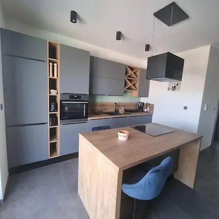 Adria Paradisio Vila Galizana