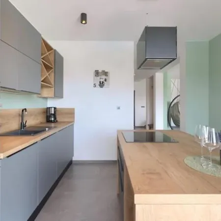 Adria Paradisio Vila Galizana